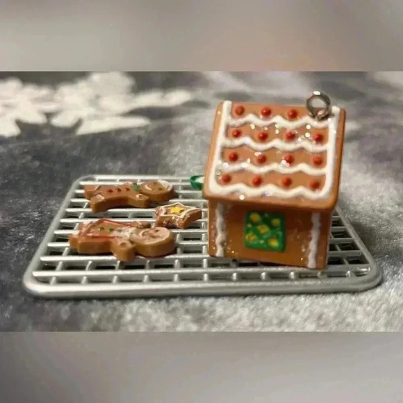 Hallmark Keepsake NIB 2011 Season’s Treatings #3 In Series Christmas Ornament - Picture 4 of 9